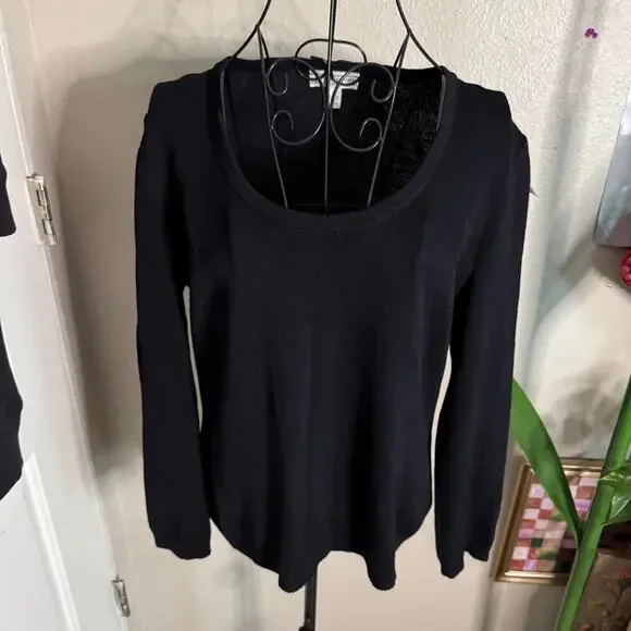 St. John Sport Round Neck Long Sleeve Knit Top sz M - Picture 4 of 9